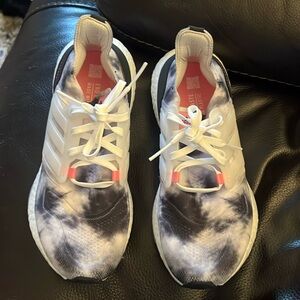 Adidas ULTRABOOST 22 Women Running Shoes.